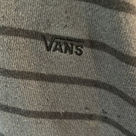 Vans men’s light weight sweatshirt 3/25.00 - Picture 2 of 5